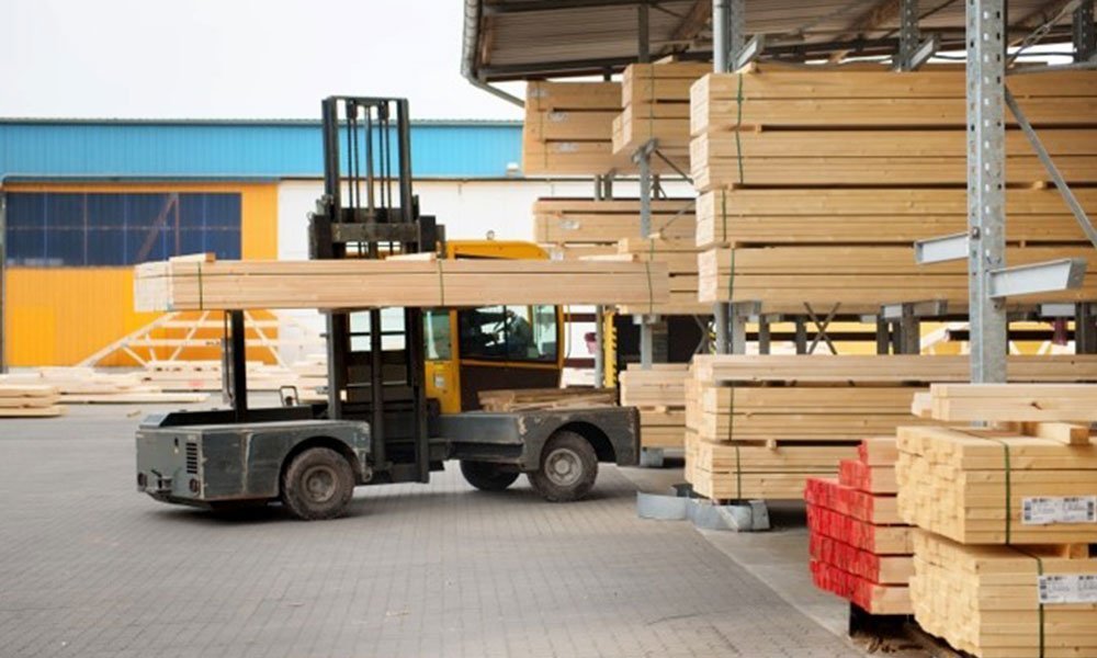 Vorgefertigter Holztafelbau entsteht