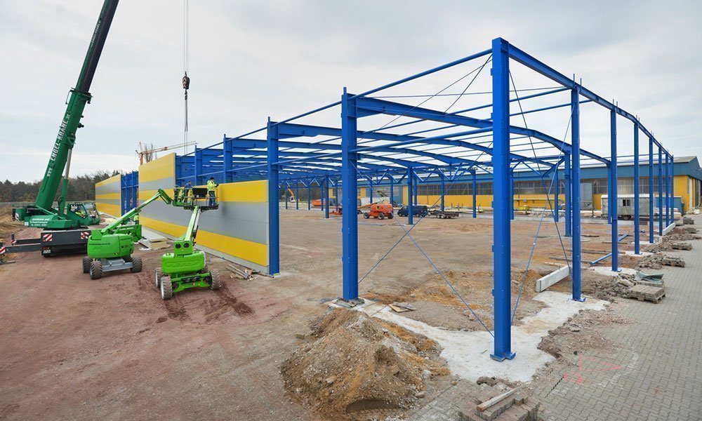 Neue Produktionshalle für den Holztafelbau