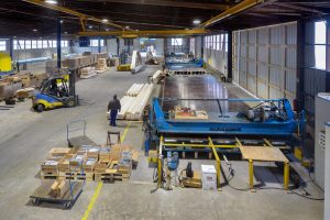 Aufbau der einzigen AutoEye-Anlage in Deutschland zum vollautomatisch Einpressen von Nagelplatten Aufbau der AutoEye-Anlage von Randek bei SCHNOOR